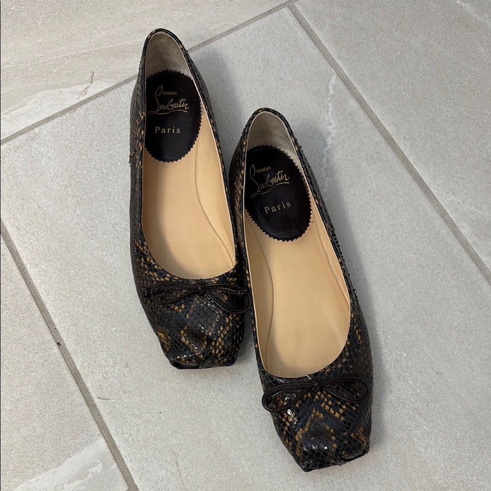 🌺🌸Christian Louboutin🌸🌺 Black and Brown Flats for Effortless Elegance